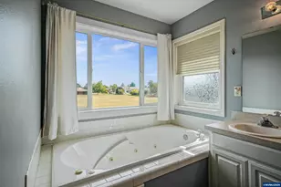 1082 Merlot Ave NE, Keizer, OR 97303 - Photo 34