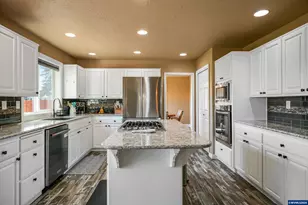 1082 Merlot Ave NE, Keizer, OR 97303 - Photo 16