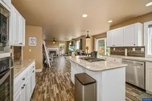 1082 Merlot Ave NE, Keizer, OR 97303 - Photo 14