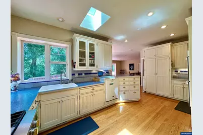 3026 NW Glenridge Dr, Corvallis, OR 97330 - Photo 2
