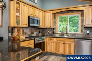 10256 Ridgeview Ter, Birkenfield, OR 97016 - Photo 8