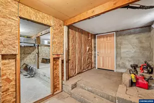 590 15th St NE, Salem, OR 97301 - Photo 1
