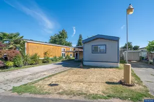 3237 Elm St, Hubbard, OR 97032 - Photo 2