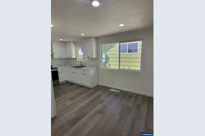 945 18th St, Salem, OR 97301 - Photo 8