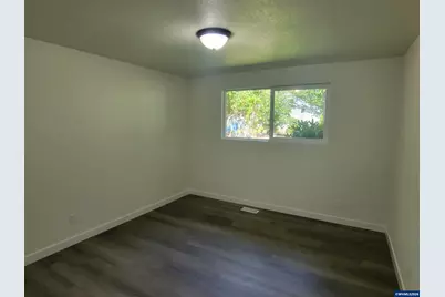 945 18th St, Salem, OR 97301 - Photo 10