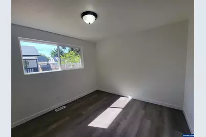945 18th St, Salem, OR 97301 - Photo 16