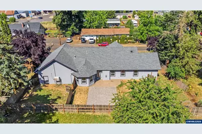 808 Oak St, Brownsville, OR 97327 - Photo 6
