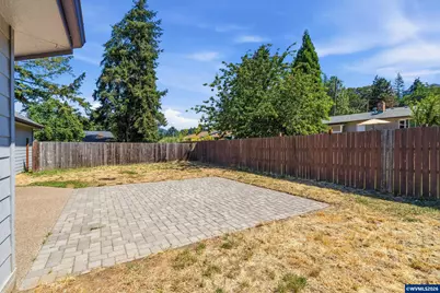 808 Oak St, Brownsville, OR 97327 - Photo 28