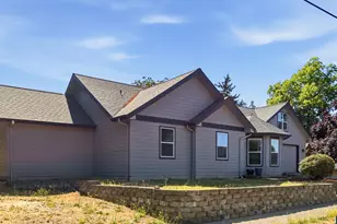 808 Oak St, Brownsville, OR 97327 - Photo 2