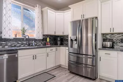 301 SW Applegate Trail Dr, Dallas, OR 97338 - Photo 8