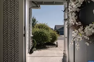 301 SW Applegate Trail Dr, Dallas, OR 97338 - Photo 32