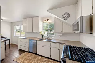 112 E 2nd St, Halsey, OR 97348 - Photo 12