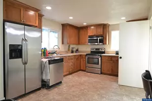 1005 Glenview Way NW, Salem, OR 97304 - Photo 6