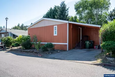 300 S Everest Rd #19, Newberg, OR 97132 - Photo 2