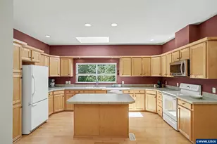 5714 Crooked Finger Rd NE, Scotts Mills, OR 97375 - Photo 10