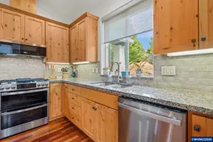 447 NW Mount Mazama St, McMinnville, OR 97128 - Photo 16
