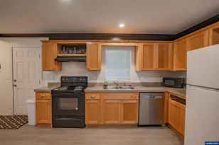 1110 26th Ave, Sweet Home, OR 97386 - Photo 4