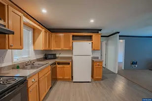 1110 26th Ave, Sweet Home, OR 97386 - Photo 8