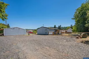 1110 26th Ave, Sweet Home, OR 97386 - Photo 2