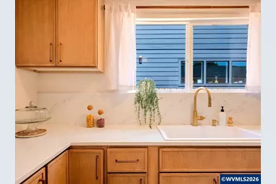 411 S 1st St, Silverton, OR 97381 - Photo 6
