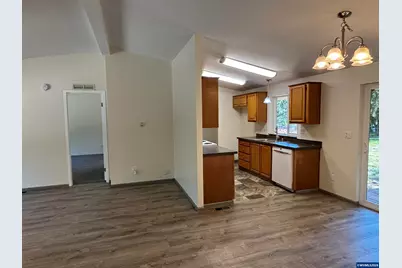 390 Montgomery St, Falls City, OR 97344 - Photo 6