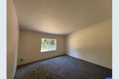 390 Montgomery St, Falls City, OR 97344 - Photo 16