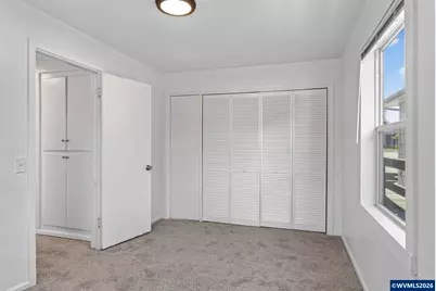631 W Union St, Roseburg, OR 97471 - Photo 8