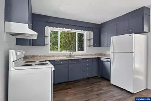 631 W Union St, Roseburg, OR 97471 - Photo 2