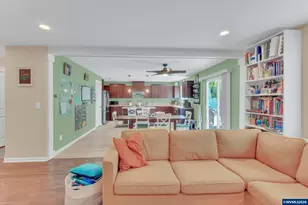 404 Vine Ave, Woodburn, OR 97071 - Photo 10
