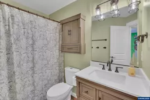 404 Vine Ave, Woodburn, OR 97071 - Photo 20