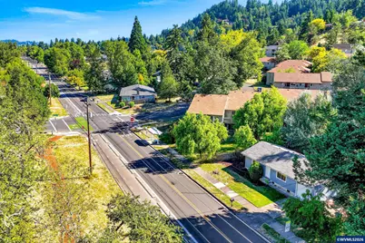 4095 E Amazon Dr, Eugene, OR 97405 - Photo 34
