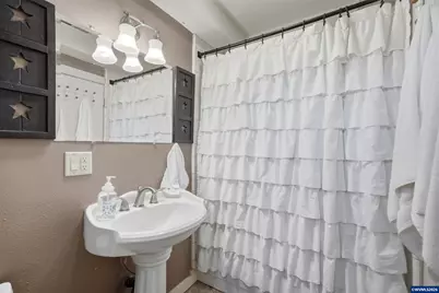 4200 Long St, Sweet Home, OR 97386 - Photo 18