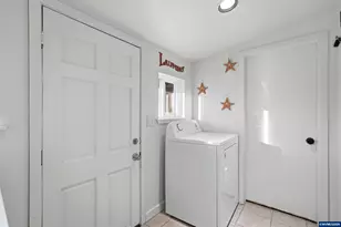 4200 Long St, Sweet Home, OR 97386 - Photo 12