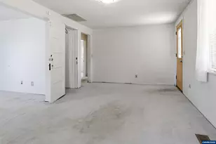 687 N Jefferson St, Lafayette, OR 97127 - Photo 6