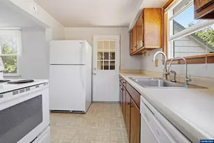 687 N Jefferson St, Lafayette, OR 97127 - Photo 14
