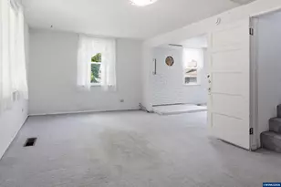 687 N Jefferson St, Lafayette, OR 97127 - Photo 8