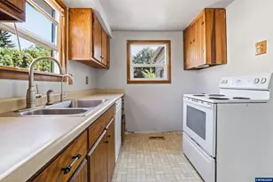 687 N Jefferson St, Lafayette, OR 97127 - Photo 12