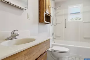 687 N Jefferson St, Lafayette, OR 97127 - Photo 18