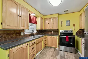 1915 23rd St NE, Salem, OR 97301 - Photo 10