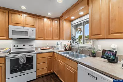 295 Wassom St, Lebanon, OR 97355 - Photo 12