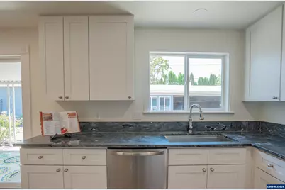 120 Kees St, Lebanon, OR 97355 - Photo 8
