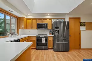 418 Valleywood Dr SE, Salem, OR 97306 - Photo 16