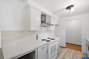 1213 Hemlock Lp, Independence, OR 97351 - Photo 6