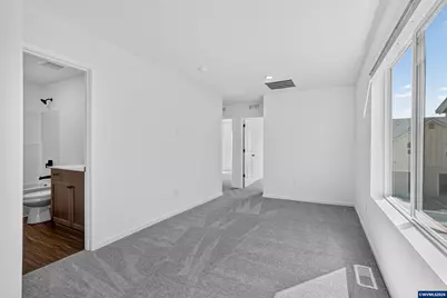 1034 Drake Ln, Woodburn, OR 97071 - Photo 14