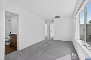1034 Drake Ln, Woodburn, OR 97071 - Photo 14