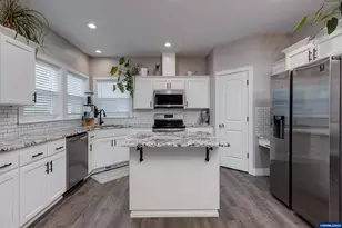 4889 Whitewater St NE, Salem, OR 97305 - Photo 8
