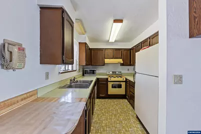105 SE Berry St, Lebanon, OR 97355 - Photo 8
