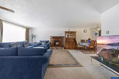 105 SE Berry St, Lebanon, OR 97355 - Photo 4