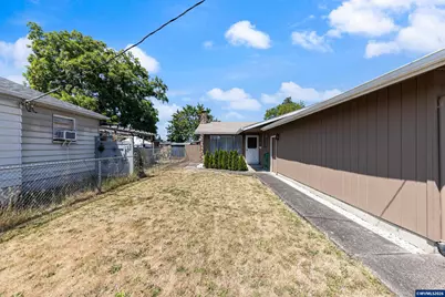 105 SE Berry St, Lebanon, OR 97355 - Photo 32
