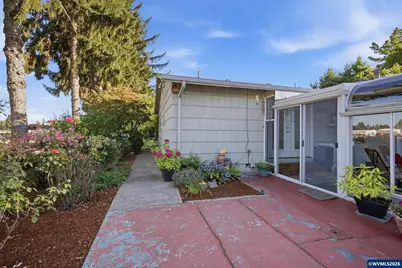 1050 Astor Wy, Woodburn, OR 97071 - Photo 24